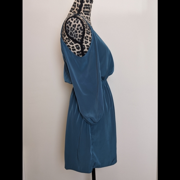 Everly Light blue cold shoulder dress Medium - Picture 4 of 6